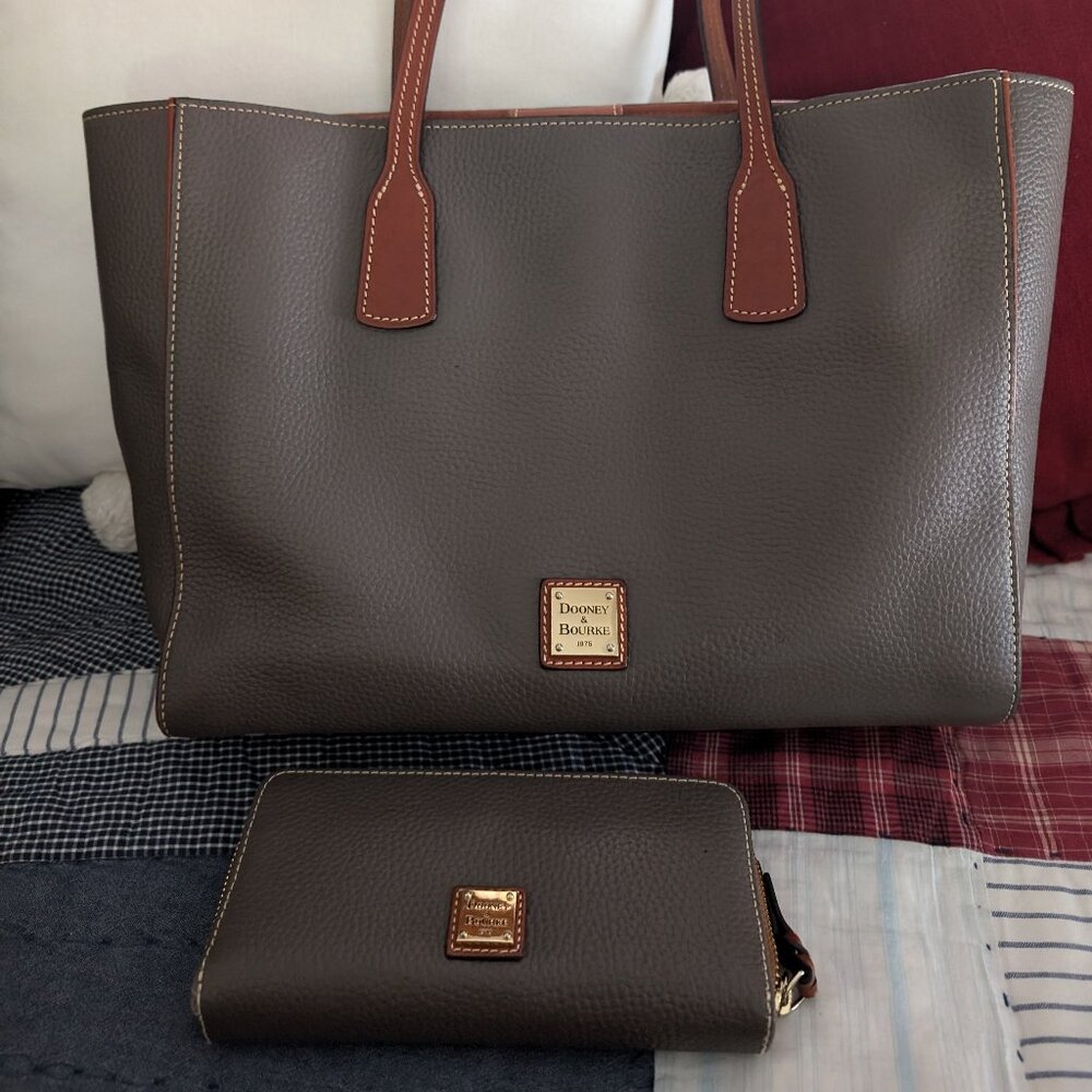 Dooney & Bourke Large Tote w/ Matching Wallet